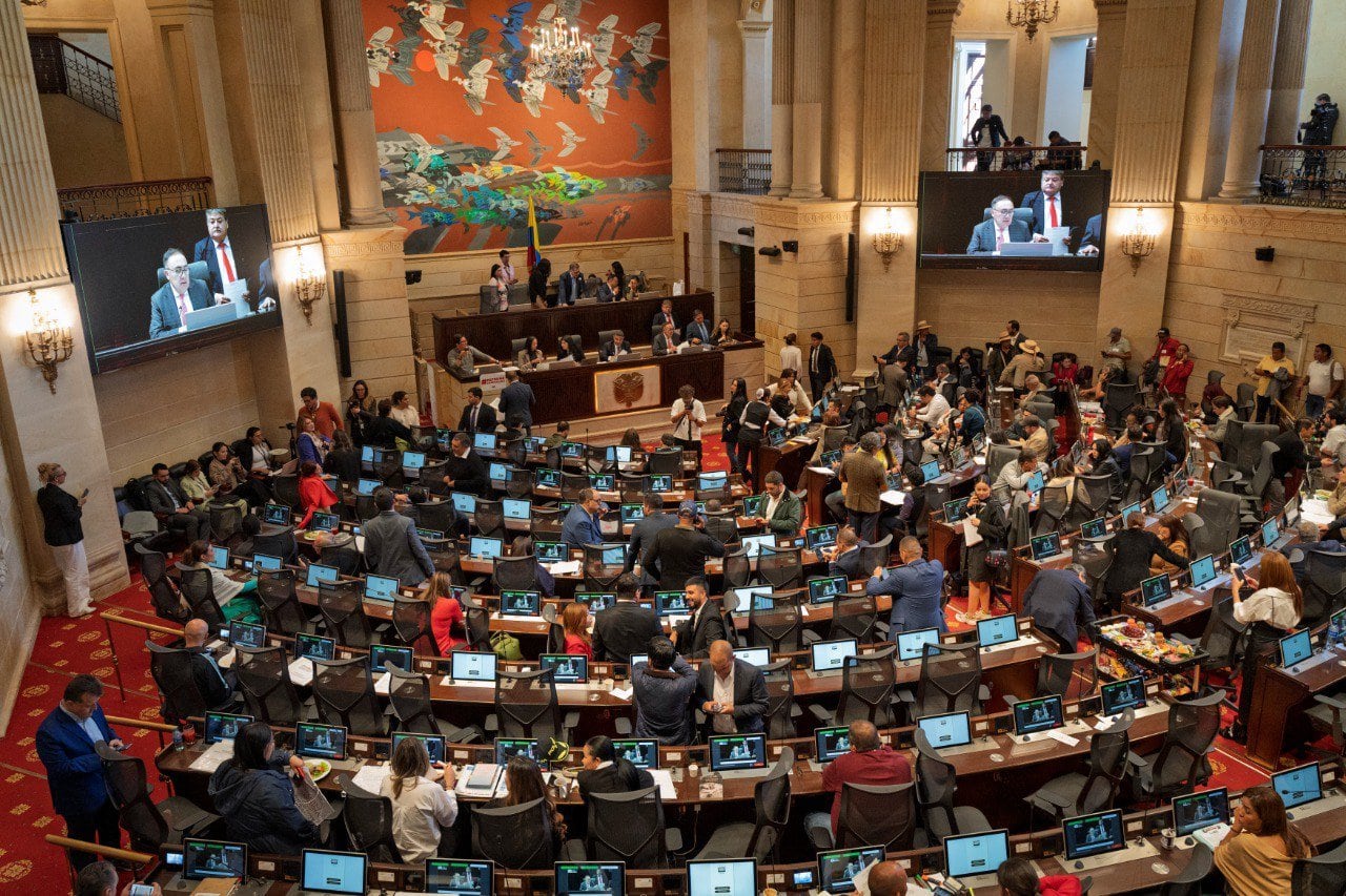 Congreso analiza iniciativa para entregar más de 4.800 millones de pesos a víctimas del terremoto - crédito @MafeCarrascal/X