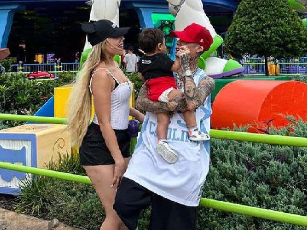 Maya y Santa Fe Klan junto a su hijo Luka. (Instagram@SantaFeKlan)