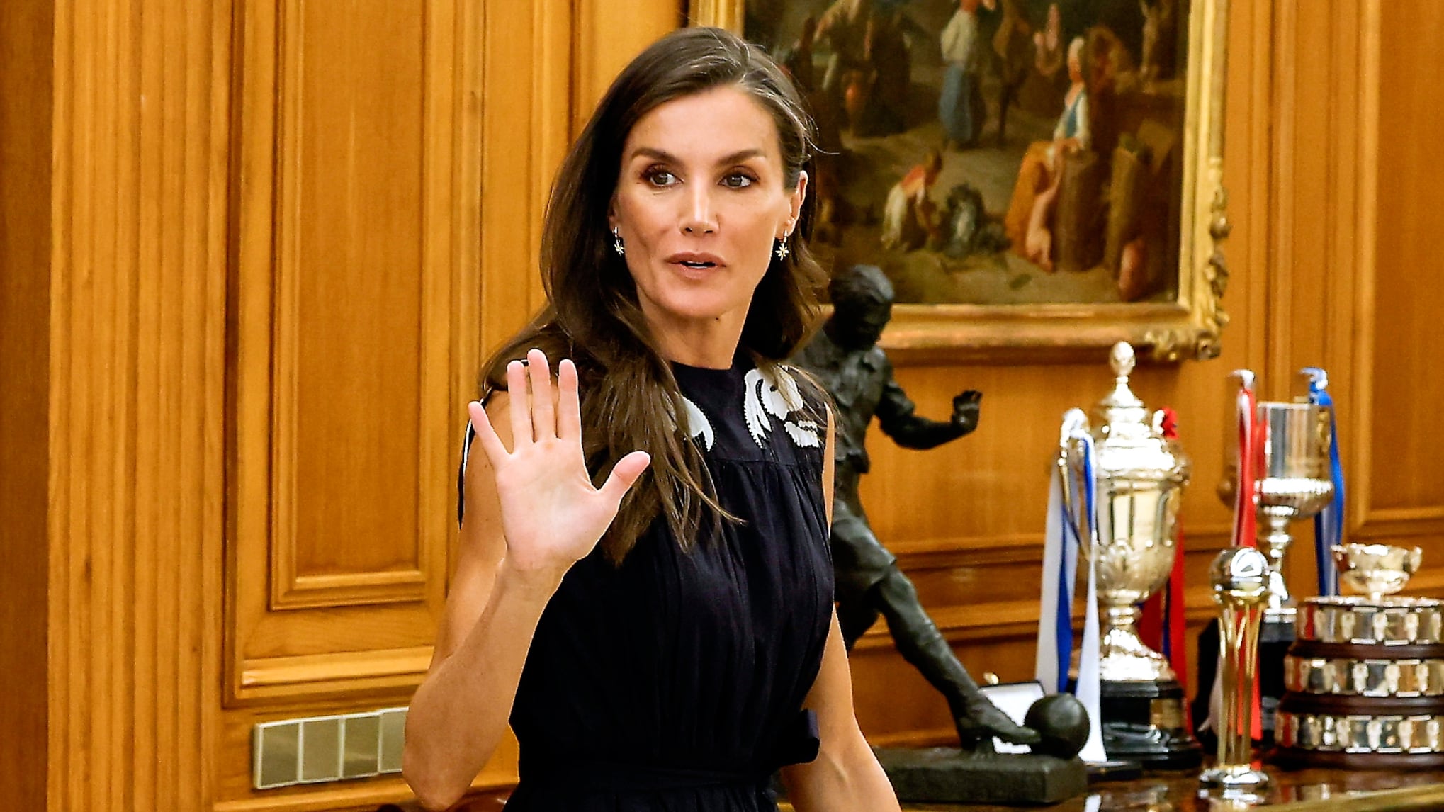 Los pendientes de 1.600 euros con los que la reina Letizia referencia la cuenta atrás para sus vacaciones en Mallorca