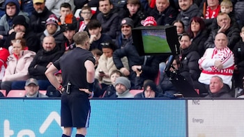 Los clubes de Segunda División inglesa rechazan la posibilidad de utilizar una variante del VAR en la 2026-27