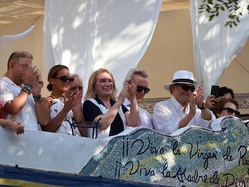 09/09/2026 David Flores, Gloria Camila, Gloria Mohedano, Ortega Cano y Amador viendo la procesión de la Virgen de Regla desde el balcón de la casa familiar de Rocío Jurado
EUROPA ESPAÑA SOCIEDAD