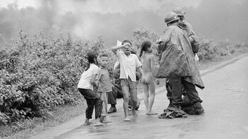 Kim junto a su hermano