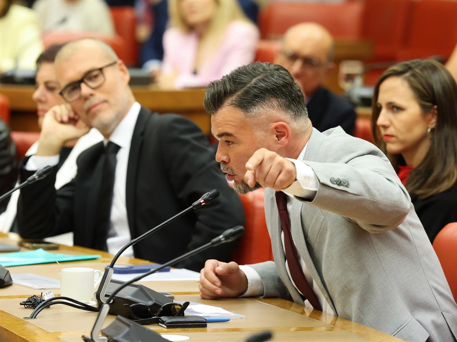 Rufián se disculpa por el "ridículo" de la izquierda y pide el voto "aunque sea desilusionado o cabreado" el 29N