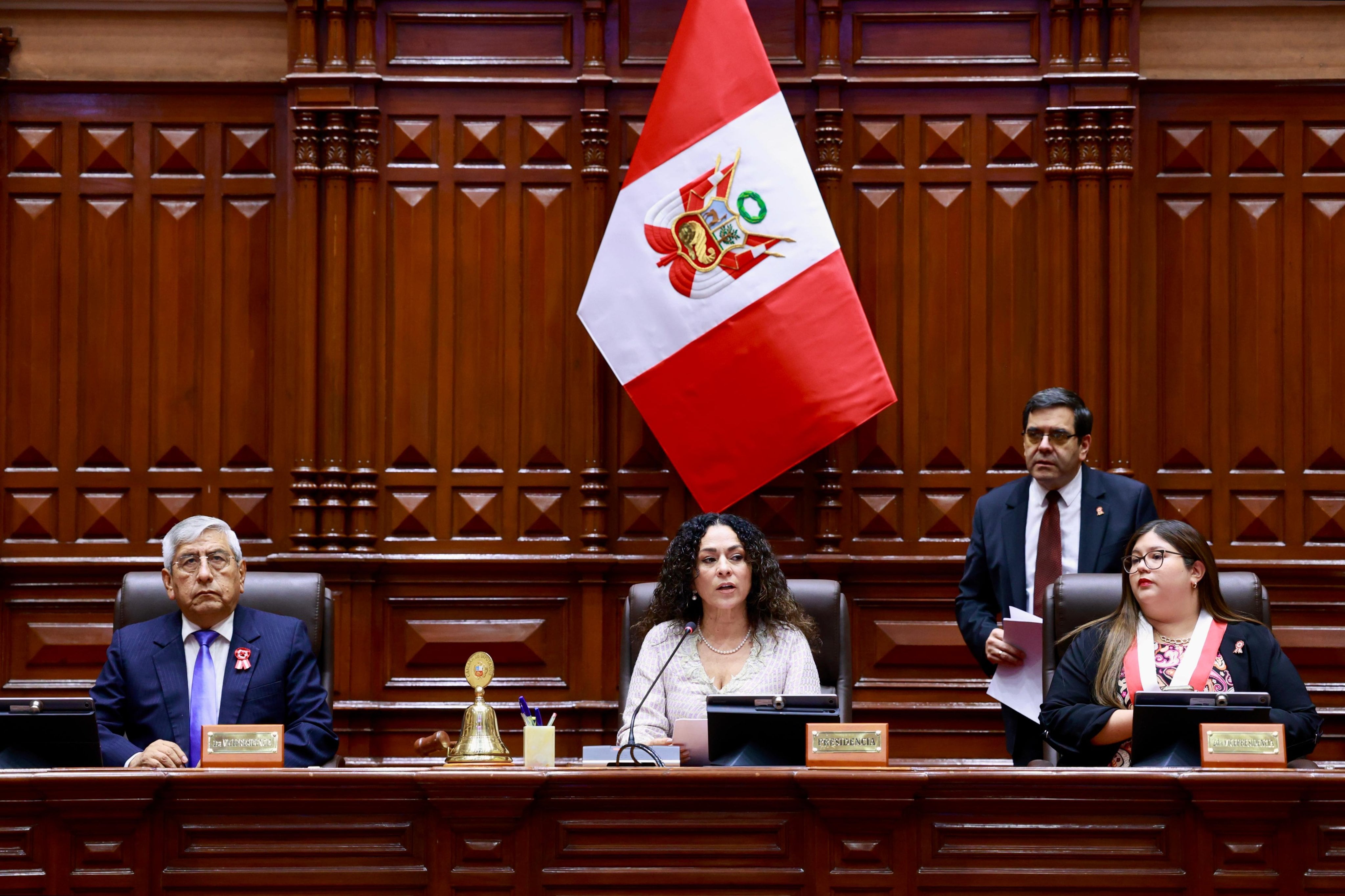 Cecilia Chacón amenaza con acusación por revelar voto en elección de Cámara de Diputados, pero es ignorada