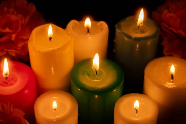 El 7 de diciembre, familias católicas encienden la segunda vela del Adviento como signo de confianza y preparación espiritual - crédito iStock