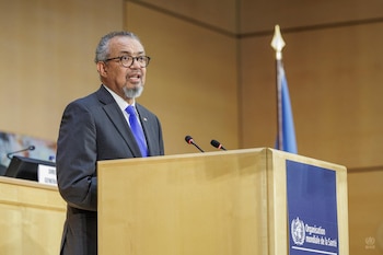 18/05/2026 La OMS alerta desde RDC de los riesgos del "conflicto de seguridad" en la respuesta frente al ébola.
El director general de la Organización Mundial de la Salud (OMS), Tedros Adhanom Ghebreyesus, ha criticado este miércoles los cambios en el calendario de vacunación impulsados por el presidente de Estados Unidos, Donald Trump, precisando que no se alineen con la evidencia científica.
SALUD
OMS
