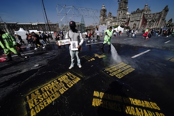 Pedro Cortes de Oaxaca, sostiene
