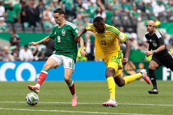 Mundial 2026 inicia entre celebración futbolística y debate político en México. EFE/ José Méndez