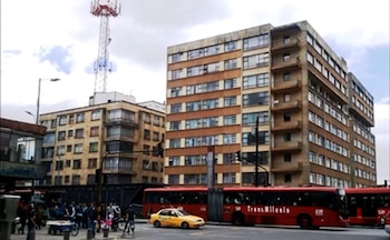 El edificio fue colocado sobre