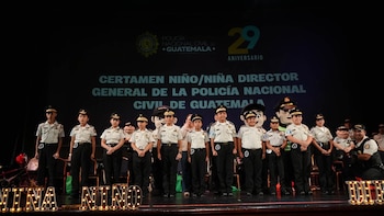 La Policía Nacional Civil de Guatemala designa su “Niño Director General 2026-2027”