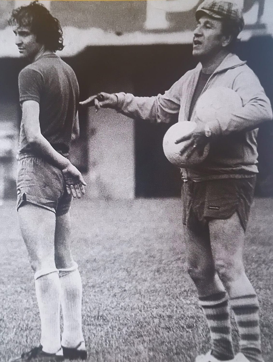 Look 100% Lorenzo en un entrenamiento en la Bombonera junto al Toti Veglio