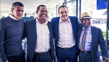 Cuauhtémoc Blanco acudió junto a otras leyendas del club a la celebración (Foto: Twitter)