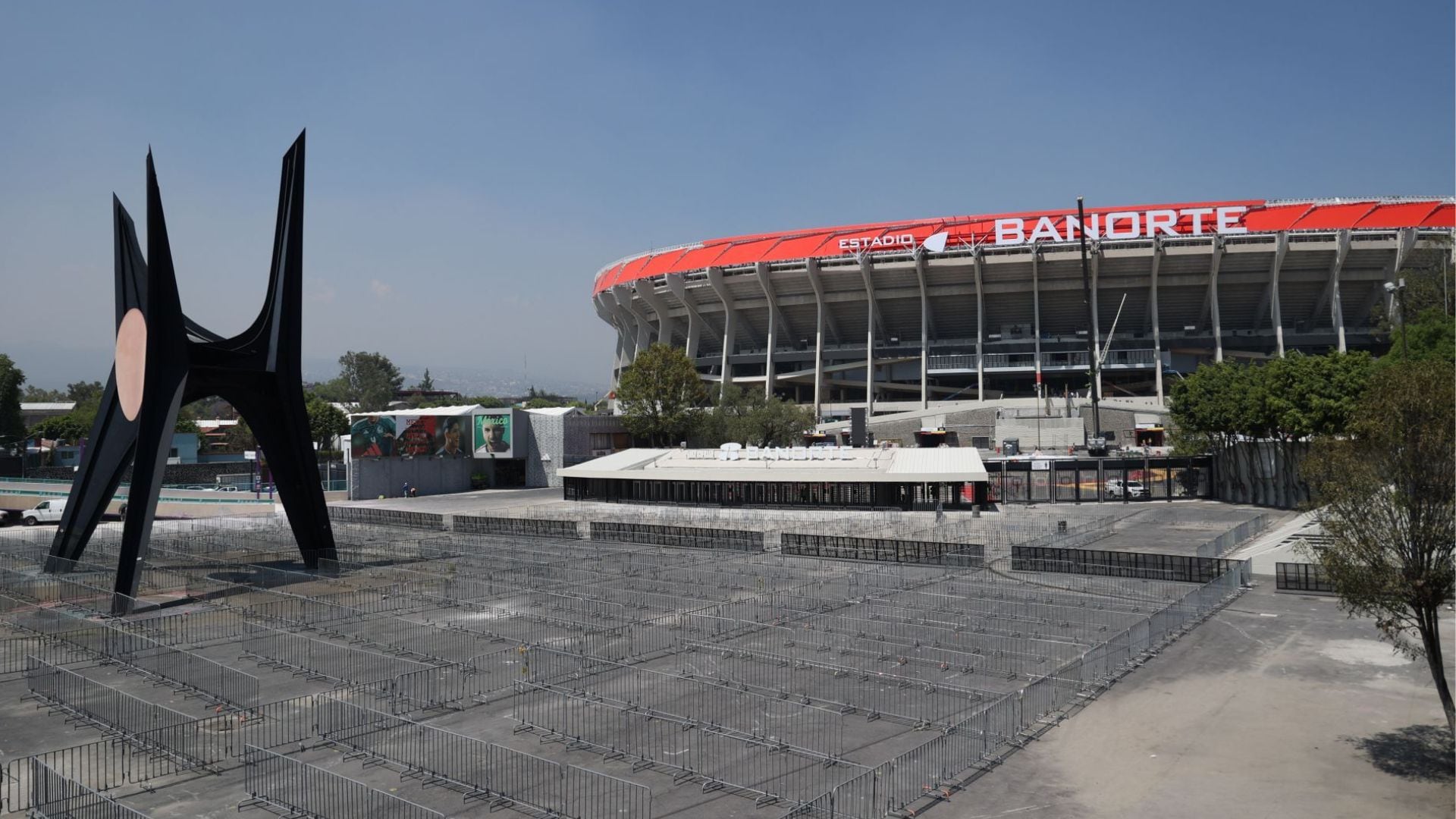 Las autoridades recomiendan a los asistentes utilizar transporte público, ya que el acceso vehicular estará restringido y se habilitarán puntos de descenso para taxis de aplicación. (FOTO: GALO CAÑAS/CUARTOSCURO.COM)