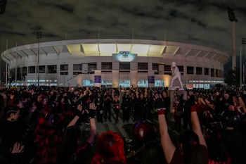 El IND justificó la decisión por el estado del campo de juego y por el impacto de un escenario central 360° sobre el césped natural híbrido (AP Foto/Esteban Félix)
