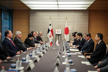 Durante la visita oficial del presidente de Panamá, José Raúl Mulino, a Japón en septiembre de 2025, se planteó la posibilidad de establecer un vuelo directo entre Tokio y la ciudad de Panamá como parte del fortalecimiento de la relación bilateral. Tomada de Presidencia