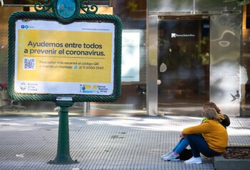 Gente usando barbijos - Buenos Aires, Argentina - COVID 19 - Cuarentena Obligatoria