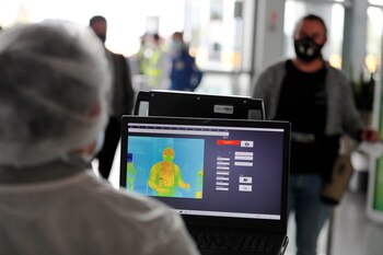 Al pasar por el corredor