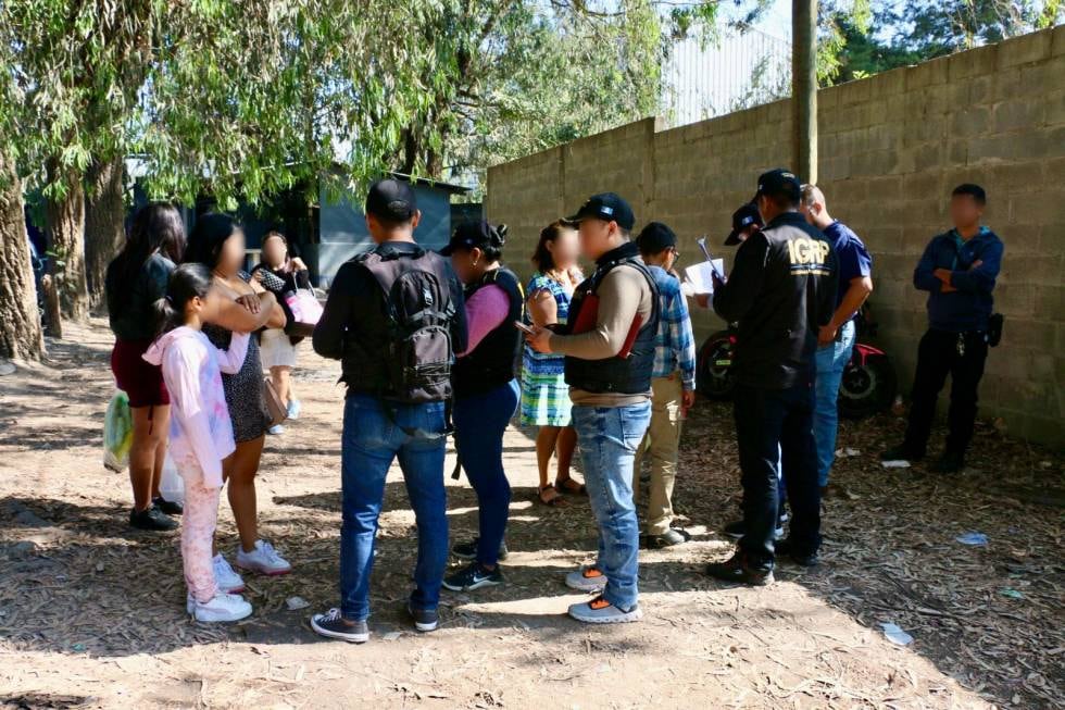 Guatemala reforzó los controles para las visitas de niñas, niños y adolescentes a cárceles con registro biométrico y nuevas reglas de acompañamiento. (Sistema Penitenciario de Guatemala)