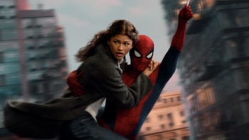 Zendaya y Tom Holland caracterizados como MJ y Spider-Man