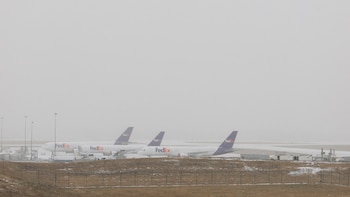 Aviones de FedEx se ven