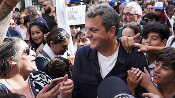 Día de la Lealtad: Sergio Massa envió otra señal para la unidad del PJ y Cristina Kirchner cantó desde el balcón