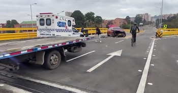 El vehículo fue retirado del lugar con una grúa para evitar afectaciones en la movilidad del sector, según informó la Secretaría de Movilidad - crédito BogotáTránsito/X