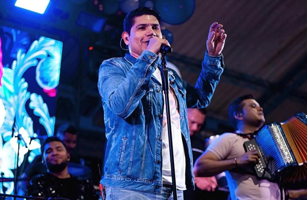 El cantante vallenato Kbeto Zuleta será trasladado en avión ambulancia a Barranquilla para continuar su tratamiento tras el accidente