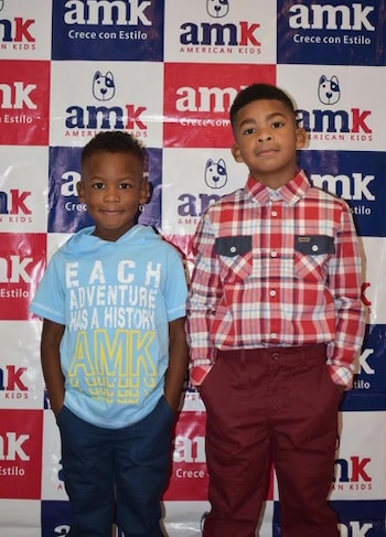 Luis Advíncula tiene dos hijos, aunque con el menor compartió un ameno momento. - créditos: Internet