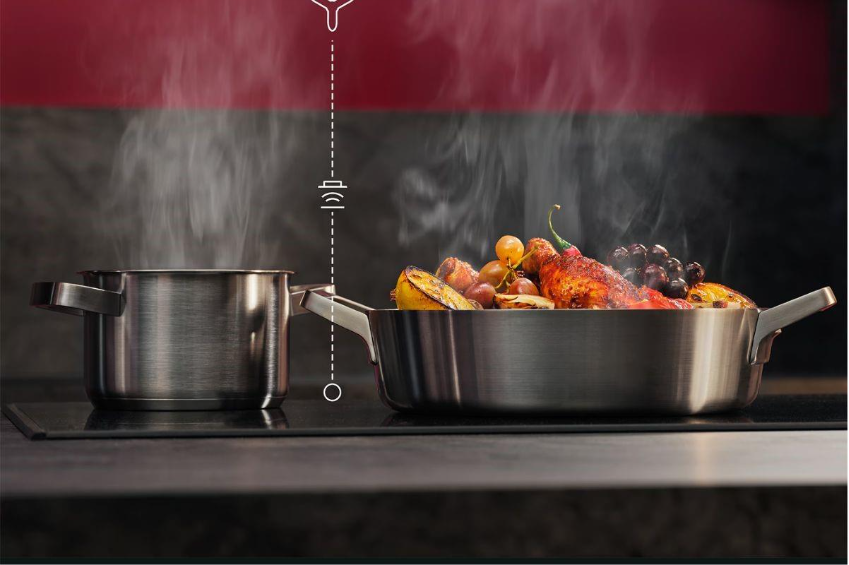 La función PowerBoost de la plaza acelera aún más tareas como hervir agua o saltear.