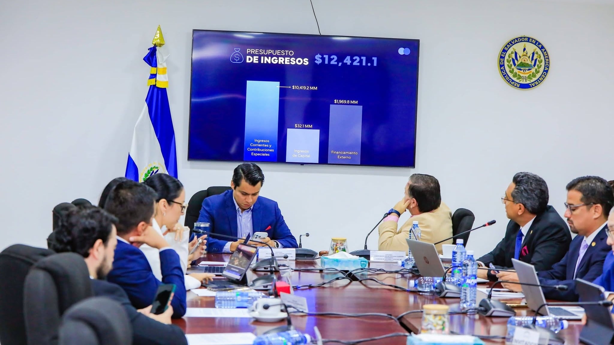 El Gobierno salvadoreño mantiene en definición la estrategia para responder por intereses acumulados y confirmó que recurrirá al Congreso cuando requiera recursos adicionales (Foto cortesía diputado Óscar García)
