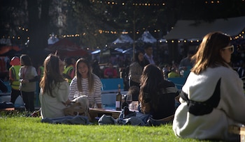 Bogotá concentra el 41% del consumo de vino en volumen y valor en Colombia, según cifras del sector citadas en la nota.