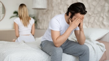 Si haces esto para protegerte emocionalmente, estás rompiendo tu relación: una psicóloga explica los motivos