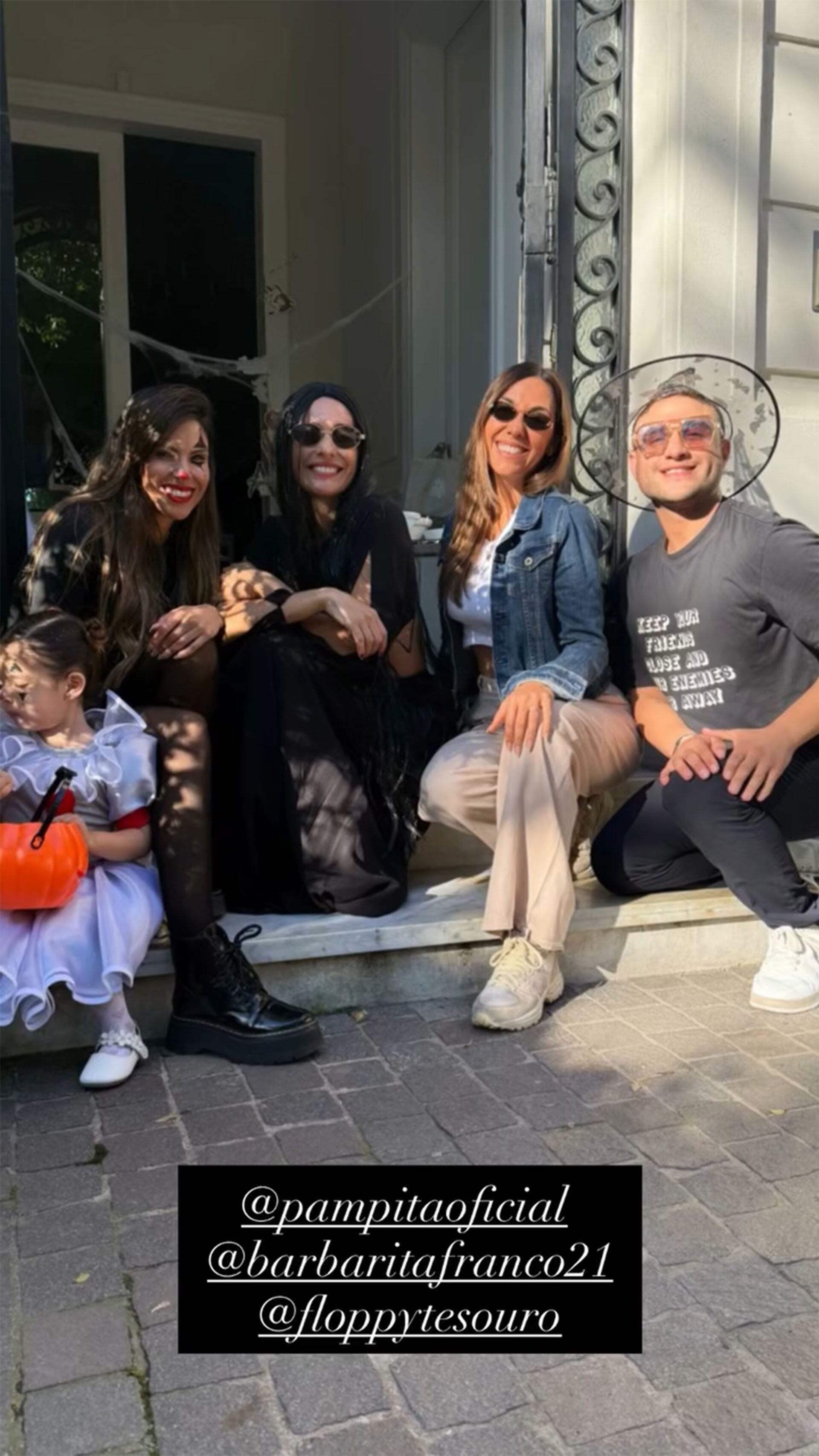 Sarah Burlando, Babry Franco, Pampita y Floppy Tesouro salieron a recorrer el barrio siguiendo la tradición estadounidense