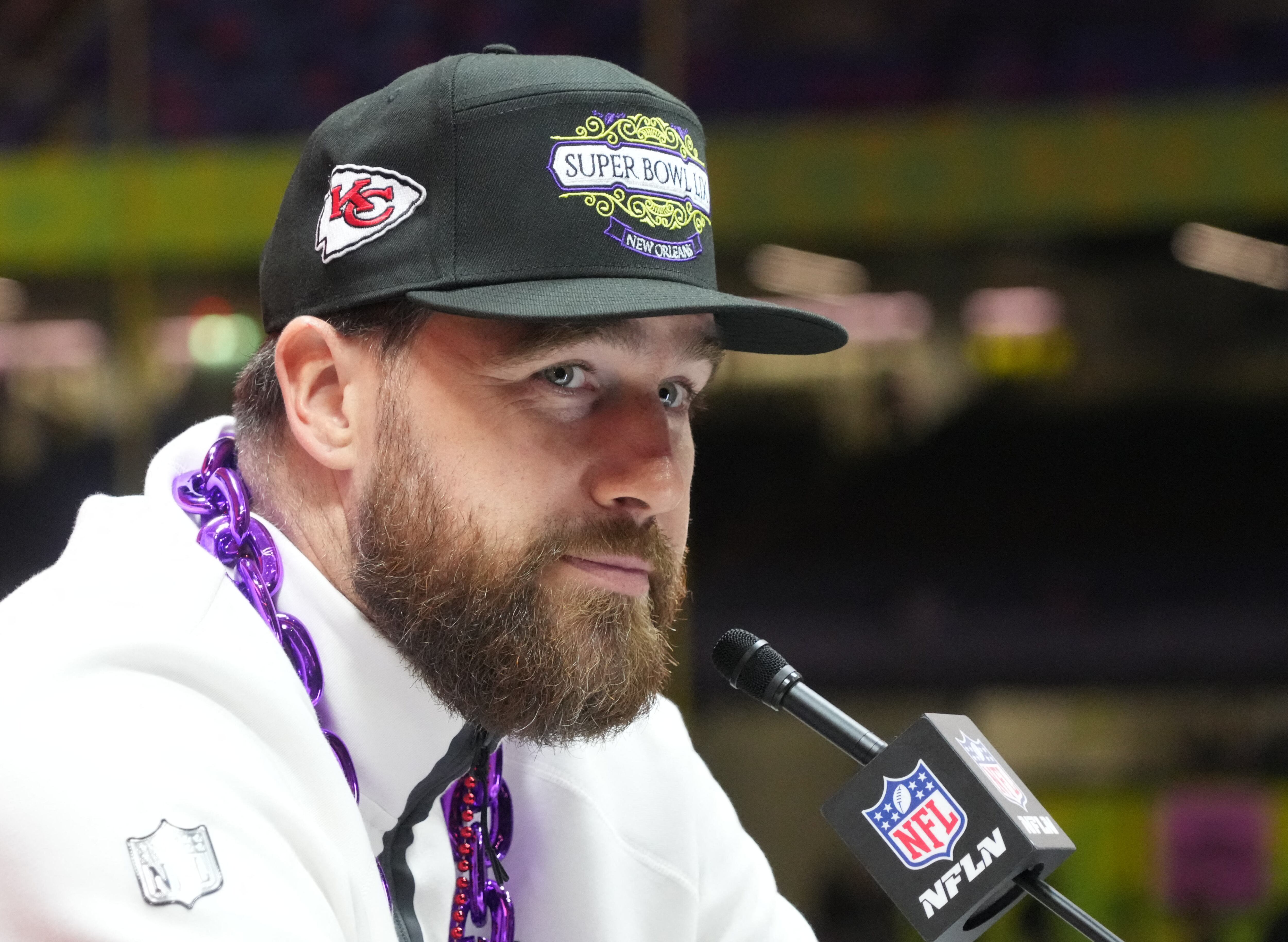 Travis Kelce durante una rueda de prensa previa a la Super Bowl. (Kirby Lee/Imagn Images)