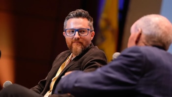David Pérez-Reyna, profesor de la Facultad de Economía de la Universidad de los Andes, dijo que el Estado es un actor gigantesco en la economía y, al gastar por encima de sus posibilidades, ejerce una fuerza que impulsa los precios al alza - crédito Daniel Álvarez/Universidad de los Andes