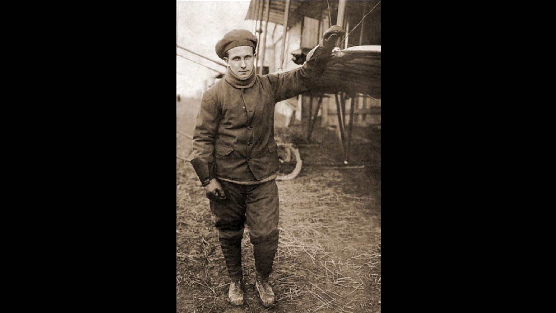 Jorge Chávez, símbolo de coraje y modernidad, regresó al Perú en 1957. La ceremonia de repatriación reafirmó su legado como pionero de la aviación mundial y orgullo patrio. (Andina)