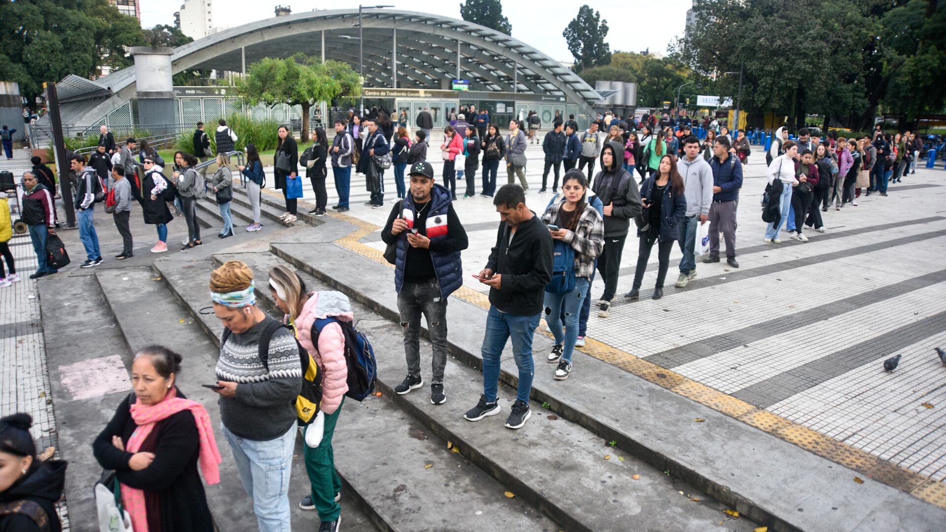 El boleto de colectivo trepó más de 900% desde diciembre de 2023. (Fotografía: Adrián Escandar)