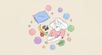 Ilustración de una mujer con ojos cerrados, camiseta rosa, rodeada de una almohada azul, frutas variadas, hoja verde, burbujas y destellos sobre fondo beige.