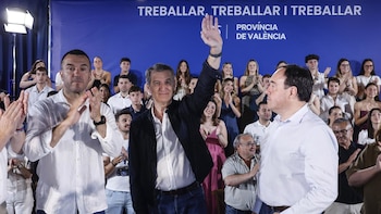 Feijóo acusa a Sánchez de estar "detrás de las cloacas" y promete un Gobierno "limpio y decente" conforme a su biografía