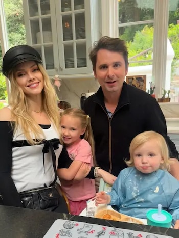 Matt Bellamy y Elle Evans dieron la bienvenida a su segundo hijo en 2024. (Instagram)