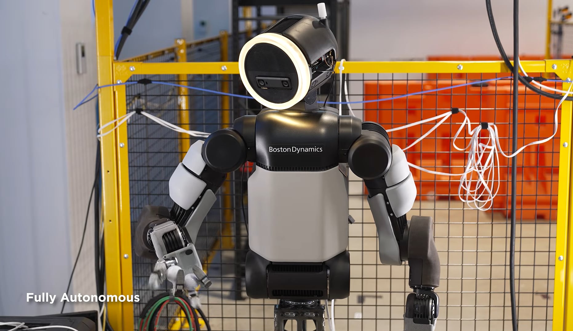 El rediseño busca ampliar las capacidades de Atlas para manipular desde objetos pequeños hasta componentes de mayor tamaño. (YouTube: Boston Dynamics)