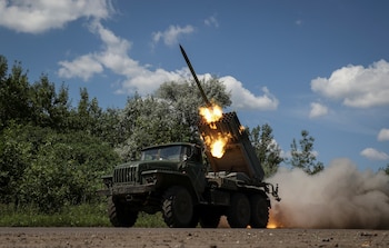 Militares ucranianos disparan un sistema