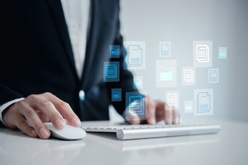 "Uno de los desafíos más grandes es que el cliente entienda todos los pasos que tiene que atravesar una carga hasta estar en sus manos", sostiene Daniela (Imagen: Shutterstock)