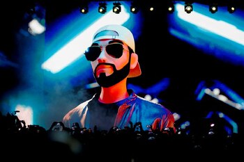 Una gigantesca holografía de Nayib