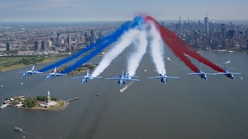 Cazas franceses sobrevuelan Nueva York