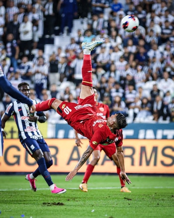 La chalaca de Nahuel Luján contra Alianza Lima en Matute.