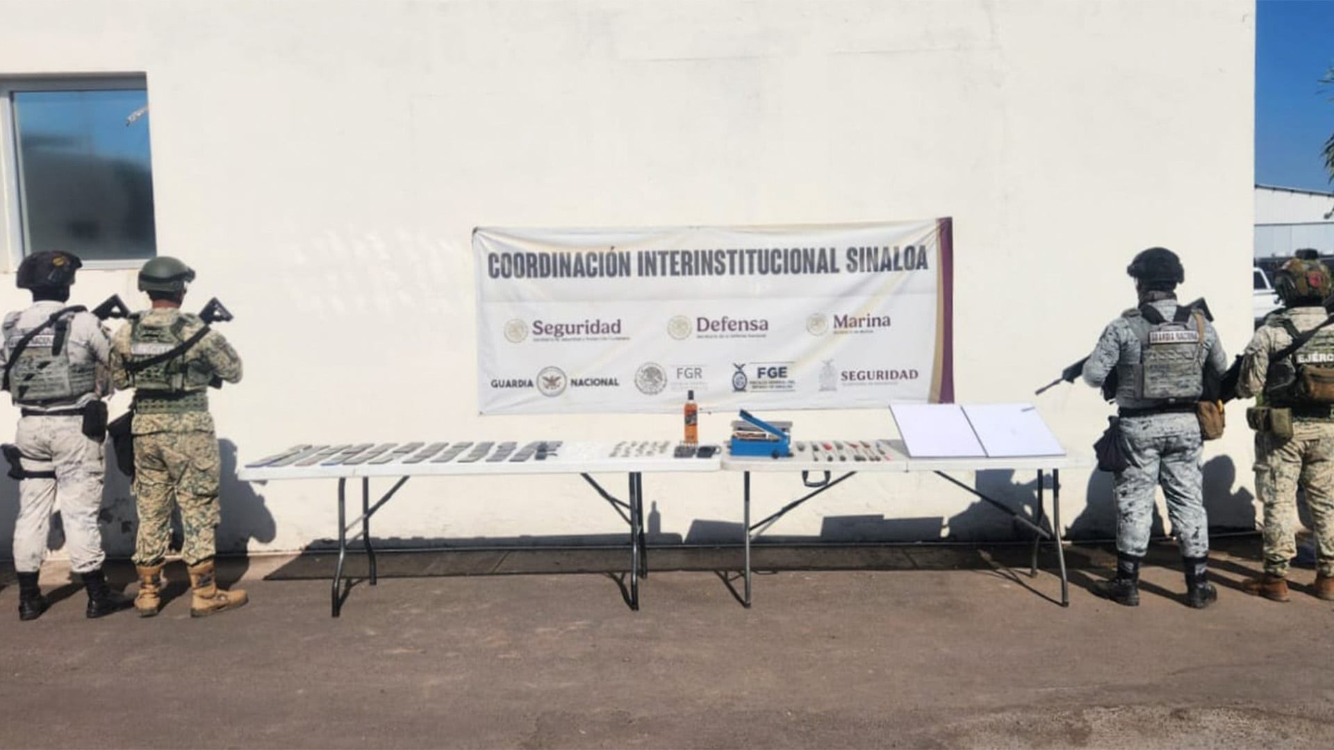 Tras la revisión se aseguraron dos dispositivos starlink. Crédito: SSP Sinaloa