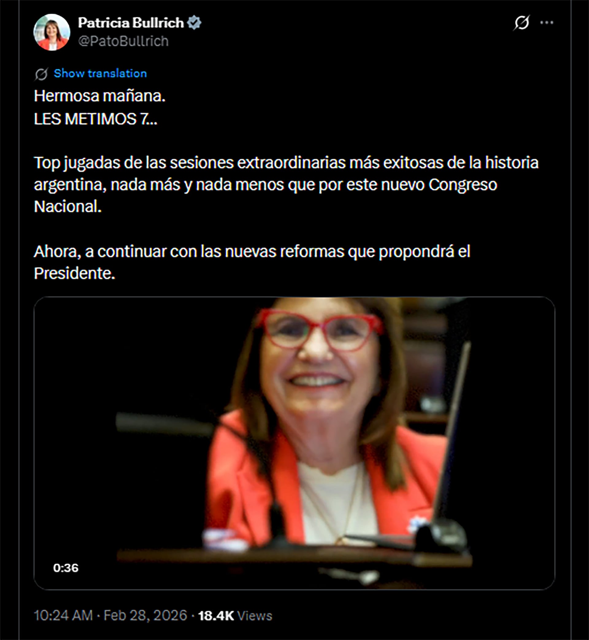 Patricia Bullrich sonríe y celebra la aprobación de la reforma laboral en Argentina, expresando su alegría por el éxito de las sesiones extraordinarias en el Congreso Nacional.