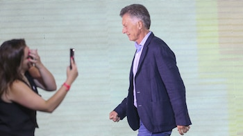 Mauricio Macri abandona el escenario