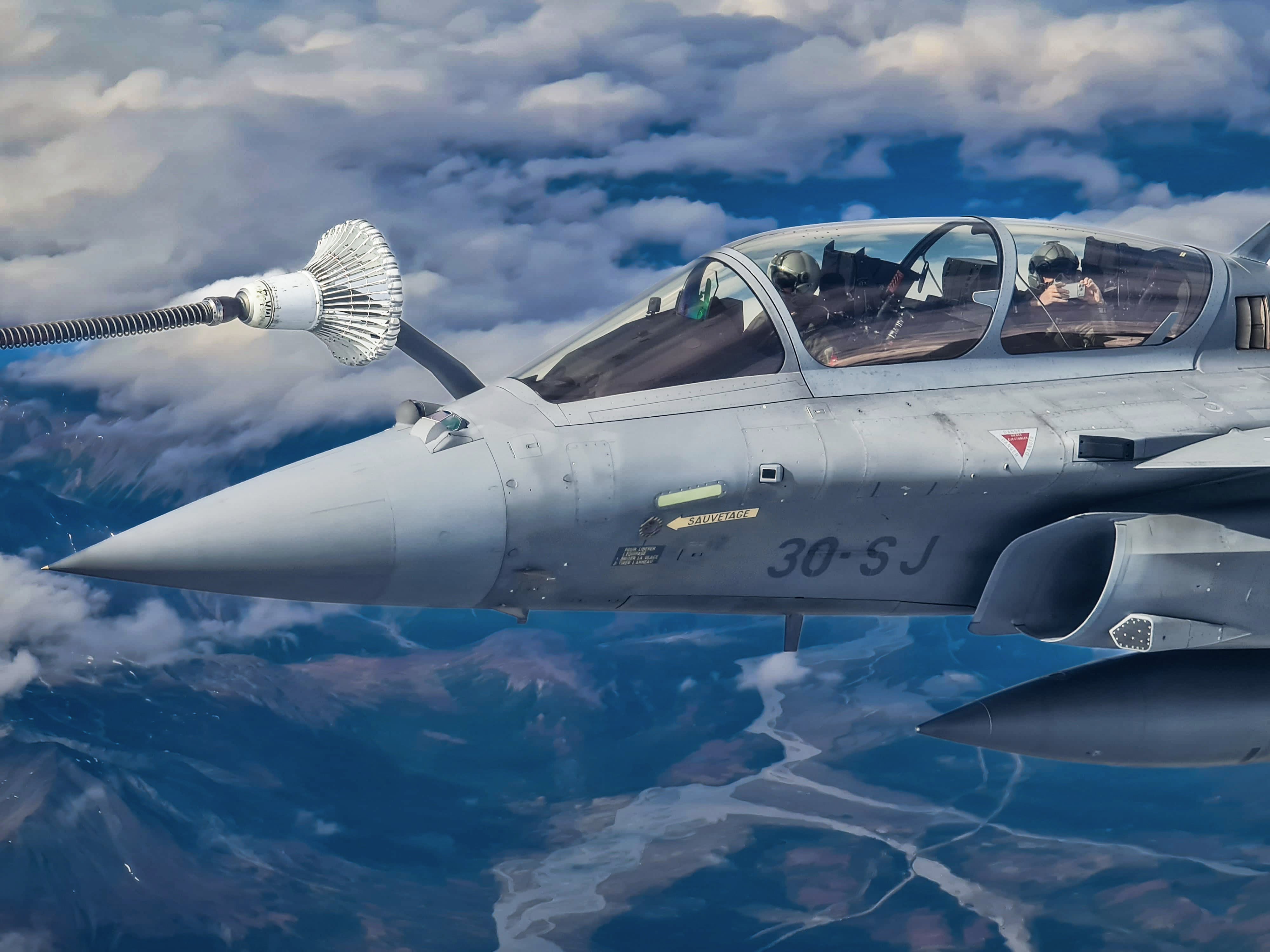 Un caza Rafale de la Fuerza Aérea y Espacial francesa (Foto AP/Nicolas Garriga)